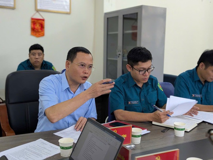 THƯỜNG TRỰC ĐẢNG ỦY PHƯỜNG LÁNG LÀM VIỆC VỚI BAN CHỈ HUY QUÂN SỰ VÀ CÔNG AN PHƯỜNG- Ảnh 1.