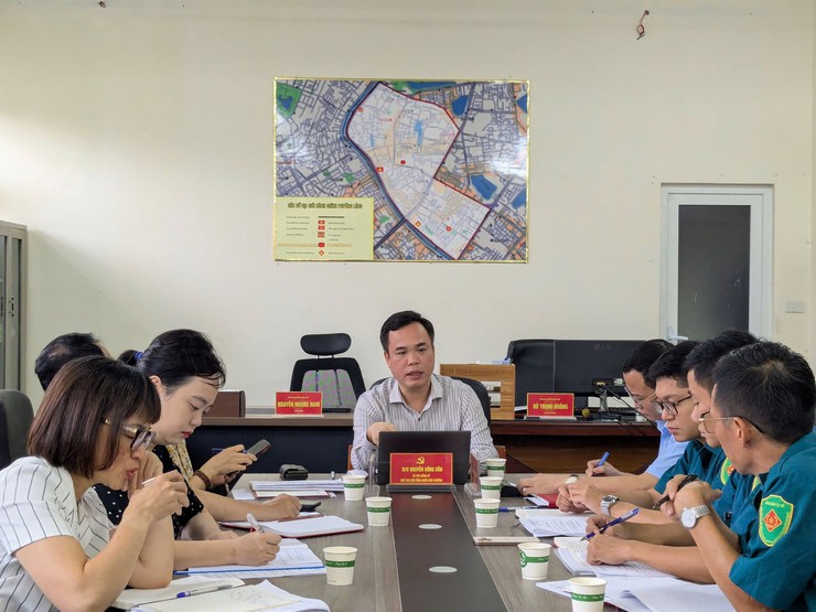 THƯỜNG TRỰC ĐẢNG ỦY PHƯỜNG LÁNG LÀM VIỆC VỚI BAN CHỈ HUY QUÂN SỰ VÀ CÔNG AN PHƯỜNG- Ảnh 3.