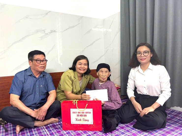 LÃNH ĐẠO XÃ NỘI BÀI THĂM, TẶNG QUÀ GIA ĐÌNH CHÍNH SÁCH NHÂN NGÀY THƯƠNG BINH LIỆT SỸ 27/7- Ảnh 5.