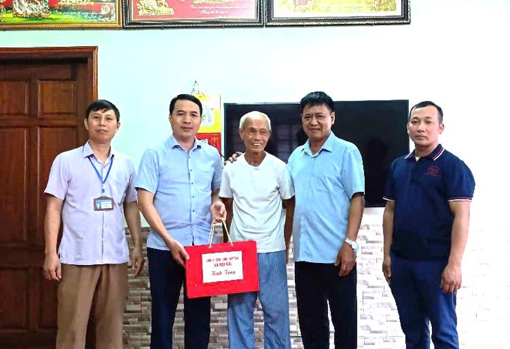 LÃNH ĐẠO XÃ NỘI BÀI THĂM, TẶNG QUÀ GIA ĐÌNH CHÍNH SÁCH NHÂN NGÀY THƯƠNG BINH LIỆT SỸ 27/7- Ảnh 7.