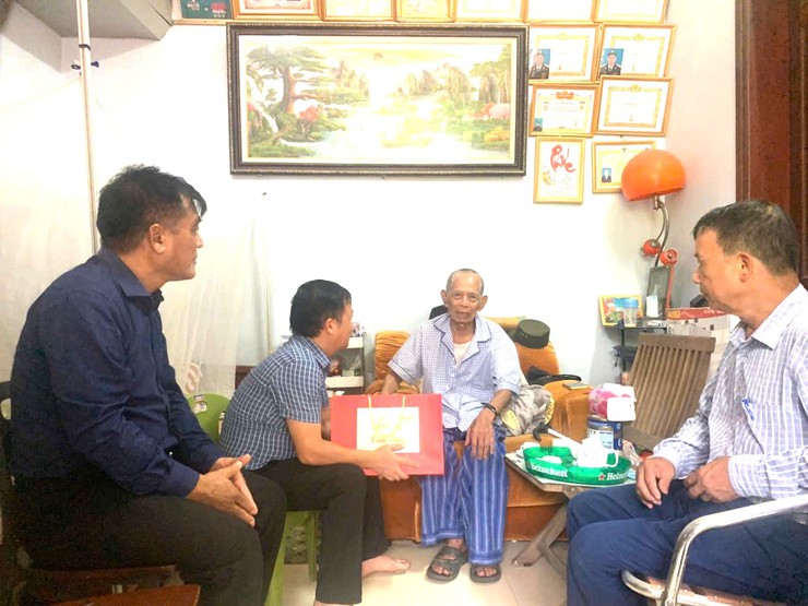 LÃNH ĐẠO XÃ NỘI BÀI THĂM, TẶNG QUÀ GIA ĐÌNH CHÍNH SÁCH NHÂN NGÀY THƯƠNG BINH LIỆT SỸ 27/7- Ảnh 2.