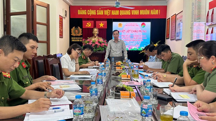 THƯỜNG TRỰC ĐẢNG ỦY PHƯỜNG LÁNG LÀM VIỆC VỚI BAN CHỈ HUY QUÂN SỰ VÀ CÔNG AN PHƯỜNG- Ảnh 7.