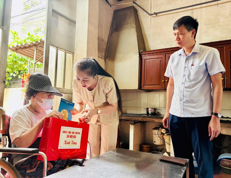 LÃNH ĐẠO XÃ NỘI BÀI THĂM, TẶNG QUÀ GIA ĐÌNH CHÍNH SÁCH NHÂN NGÀY THƯƠNG BINH LIỆT SỸ 27/7- Ảnh 4.