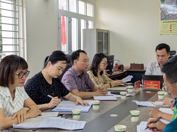 THƯỜNG TRỰC ĐẢNG ỦY PHƯỜNG LÁNG LÀM VIỆC VỚI BAN CHỈ HUY QUÂN SỰ VÀ CÔNG AN PHƯỜNG- Ảnh 4.