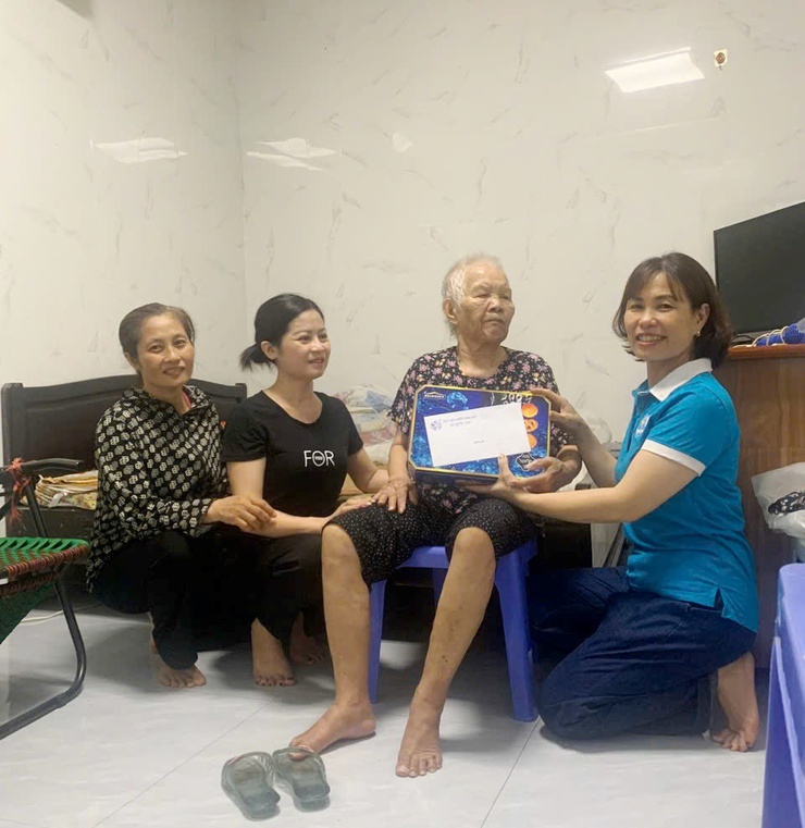 Hội LHPN xã Quốc Oai tổ chức thăm, tặng 115 suất quà tri ân nhân ngày thương binh - liệt sĩ 27/7- Ảnh 6.