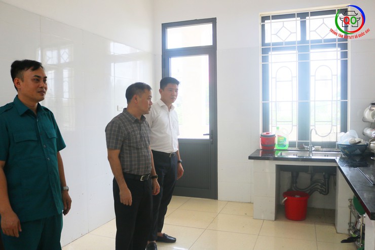 Chủ tịch UBND xã Nguyễn Trung Thành kiểm tra công tác phòng chống cơn bão số 3 và phòng chống thiên tai năm 2025- Ảnh 8.