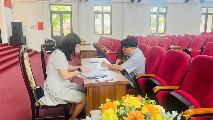 XÃ NỘI BÀI TẶNG 891 SUẤT QUÀ CHO CÁC ĐỐI TƯỢNG CHÍNH SÁCH, NGƯỜI CÓ CÔNG- Ảnh 3.