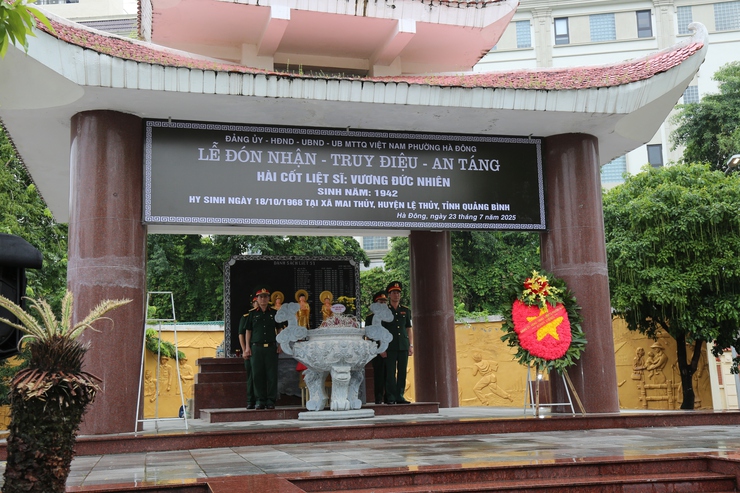 Phường Hà Đông tổ chức đón Hài cốt Liệt sĩ Vương Đức Nhiên- Ảnh 1.