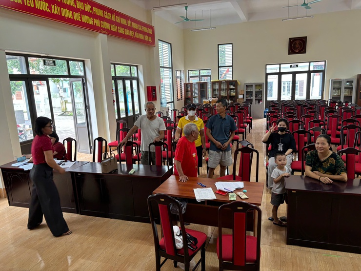 XÃ NỘI BÀI TẶNG 891 SUẤT QUÀ CHO CÁC ĐỐI TƯỢNG CHÍNH SÁCH, NGƯỜI CÓ CÔNG- Ảnh 7.
