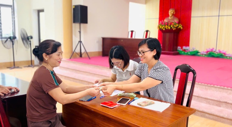 XÃ NỘI BÀI TẶNG 891 SUẤT QUÀ CHO CÁC ĐỐI TƯỢNG CHÍNH SÁCH, NGƯỜI CÓ CÔNG- Ảnh 12.