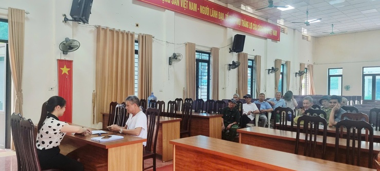 XÃ NỘI BÀI TẶNG 891 SUẤT QUÀ CHO CÁC ĐỐI TƯỢNG CHÍNH SÁCH, NGƯỜI CÓ CÔNG- Ảnh 2.