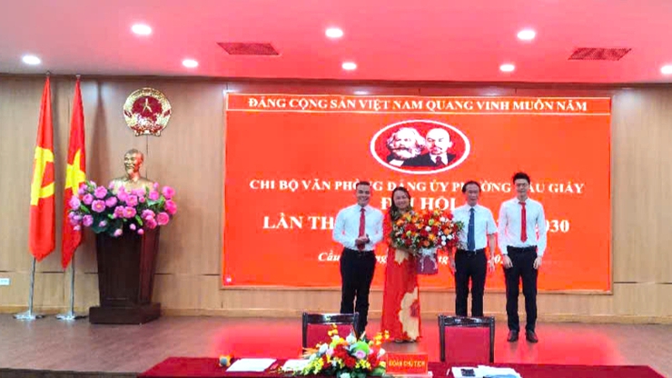Chi bộ Văn phòng Đảng uỷ phường Cầu Giấy tổ chức Đại hội Chi bộ lần thứ Nhất, nhiệm kỳ 2025 - 2030- Ảnh 2.