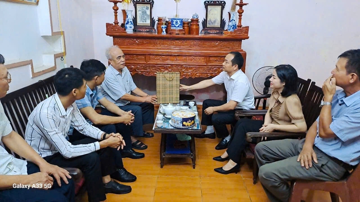 Hoạt động thăm, tặng quà cho các Thương binh, Bệnh binh, thân nhân gia đình chính sách, người có công trên địa bàn xã Thạch Thất nhân dịp kỉ niệm 78 năm ngày Thương binh, Liệt sĩ (27/7/1947 -27/7/2025)- Ảnh 7.