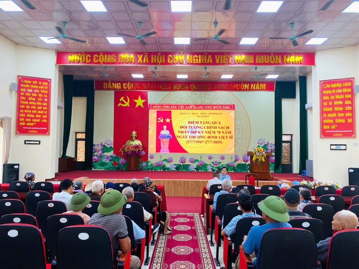 XÃ NỘI BÀI TẶNG 891 SUẤT QUÀ CHO CÁC ĐỐI TƯỢNG CHÍNH SÁCH, NGƯỜI CÓ CÔNG- Ảnh 4.