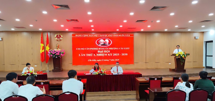 Chi bộ Văn phòng Đảng uỷ phường Cầu Giấy tổ chức Đại hội Chi bộ lần thứ Nhất, nhiệm kỳ 2025 - 2030- Ảnh 1.