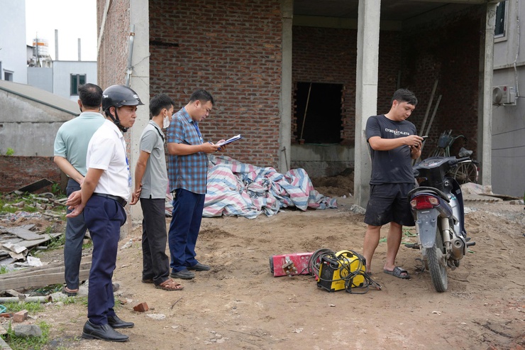 Xã Thanh Oai: Kiên quyết xử lý dứt điểm các vụ vi phạm đất đai, trật tự xây dựng- Ảnh 2.
