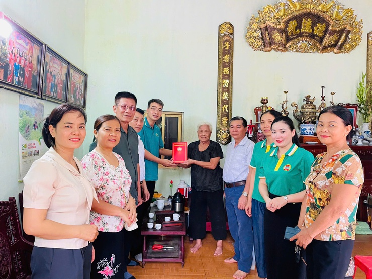 HỘI NÔNG DÂN XÃ THƯ LÂM TỔ CHỨC CHUỖI HOẠT ĐỘNG TRI ÂN NHÂN DỊP KỶ NIỆM 78 NĂM NGÀY THƯƠNG BINH - LIỆT SĨ- Ảnh 2.