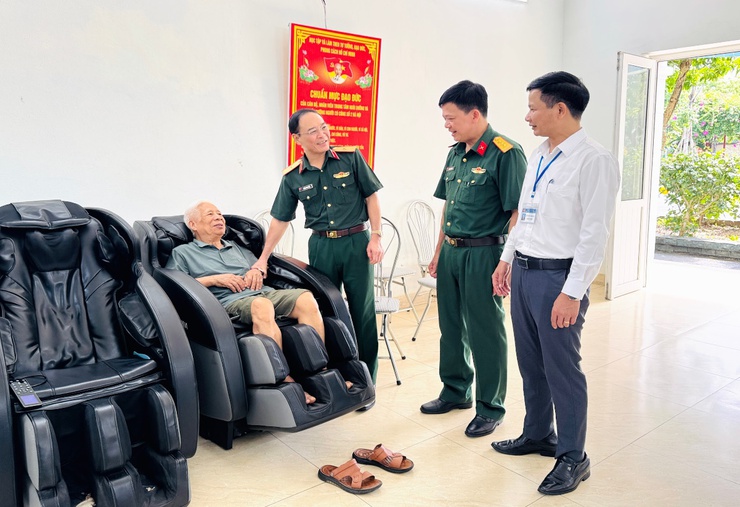 Bộ Tư lệnh Thủ đô Hà Nội tri ân và lan tỏa yêu thương nhân Kỷ niệm 78 năm ngày Thương binh Liệt sĩ- Ảnh 7.