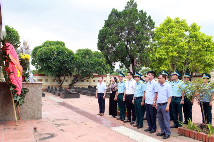 Đoàn Nhà Máy A31, Kho 286, Tiểu đoàn 31 cùng với lãnh đạo xã Trần Phú thăm và tặng quà các gia đình chính sách- Ảnh 1.