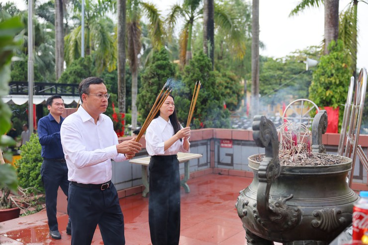 Phường Ba Đình thắp sáng "lửa" tri ân- Ảnh 2.
