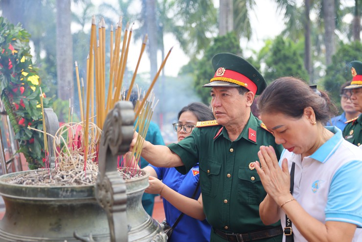 Phường Ba Đình thắp sáng "lửa" tri ân- Ảnh 7.
