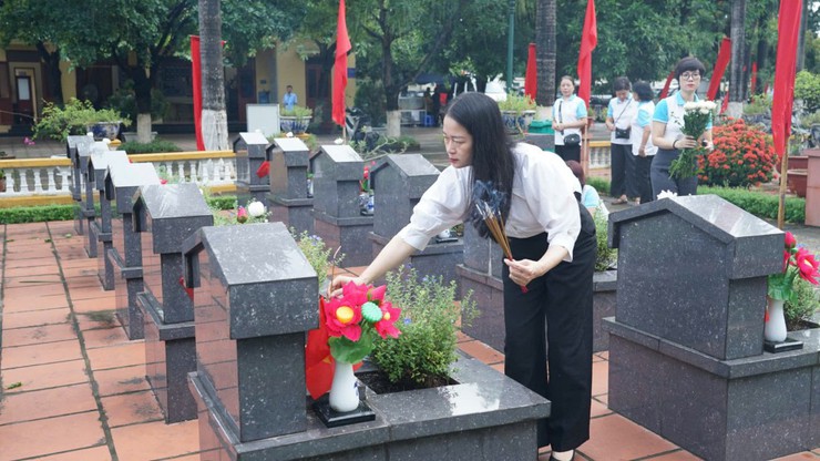 Phường Ba Đình thắp sáng "lửa" tri ân- Ảnh 4.