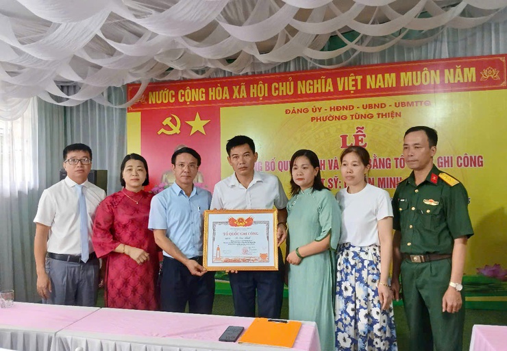 Lễ công bố Quyết định và trao bằng “Tổ quốc ghi công” cho liệt sỹ Lê Văn Minh- Ảnh 1.