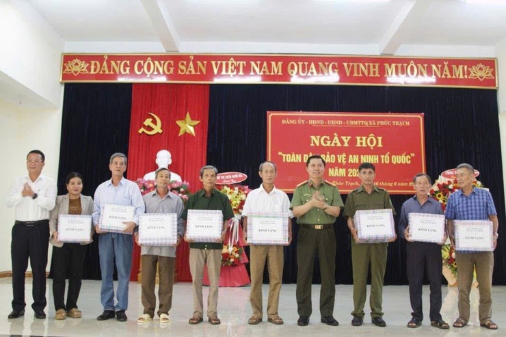 Hà Nội triển khai Hà Nội triển khai phong trào toàn dân bảo vệ an ninh Tổ quốc trong cơ quan, doanh nghiệp, trường học- Ảnh 1.