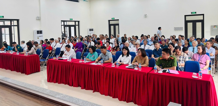 PHƯỜNG LÁNG LONG TRỌNG TỔ CHỨC HỘI NGHỊ CÔNG BỐ ĐỔI TÊN TỔ DÂN PHỐ TRÊN ĐỊA BÀN PHƯỜNG VÀ TRIỂN KHAI PHƯƠNG HƯỚNG, NHIỆM VỤ CÔNG TÁC TRỌNG TÂM 6 THÁNG CUỐI NĂM 2025.- Ảnh 1.