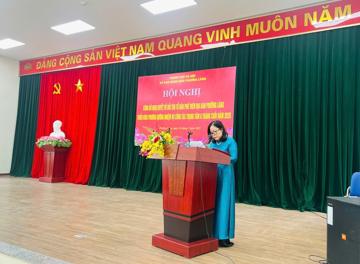 PHƯỜNG LÁNG LONG TRỌNG TỔ CHỨC HỘI NGHỊ CÔNG BỐ ĐỔI TÊN TỔ DÂN PHỐ TRÊN ĐỊA BÀN PHƯỜNG VÀ TRIỂN KHAI PHƯƠNG HƯỚNG, NHIỆM VỤ CÔNG TÁC TRỌNG TÂM 6 THÁNG CUỐI NĂM 2025.- Ảnh 3.