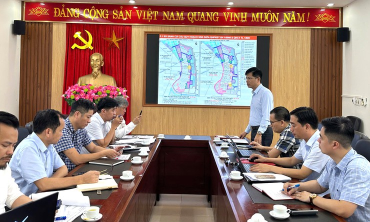 Sở quy hoạch Kiến trúc Hà Nội làm việc với xã Bát Tràng về công tác quy hoạch phát triển làng nghề truyền thống gắn với du lịch tại làng gốm sứ Bát Tràng- Ảnh 1.