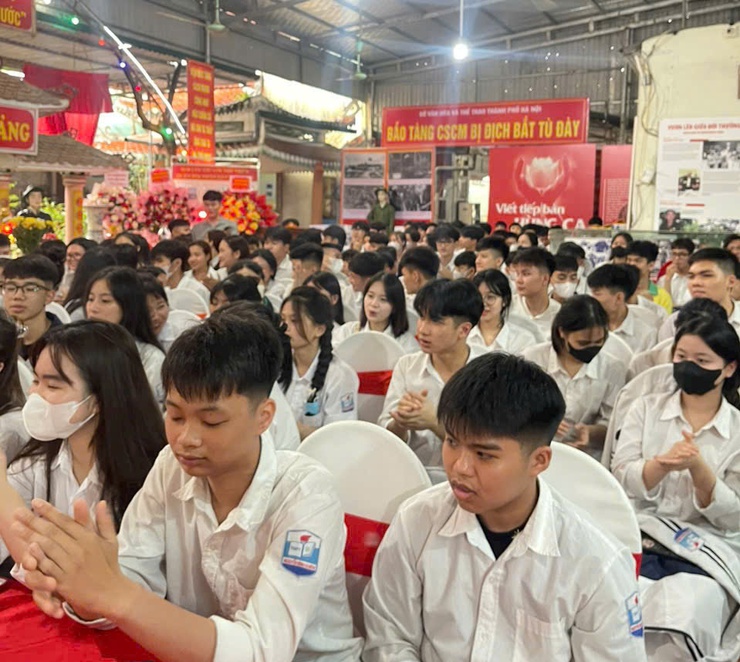 Trường THPT Nguyễn Bỉnh Khiêm với các hoạt động tri ân 27/7- Ảnh 2.