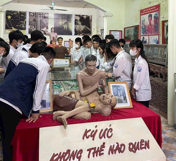 Trường THPT Nguyễn Bỉnh Khiêm với các hoạt động tri ân 27/7- Ảnh 3.
