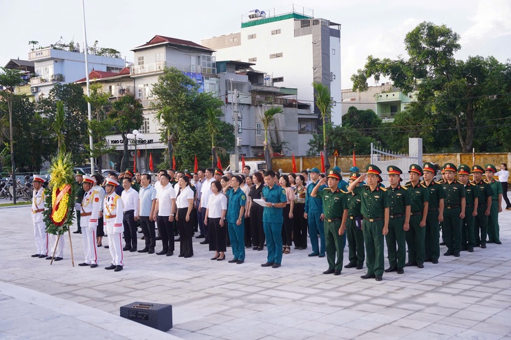 LỄ ĐẶT VÒNG HOA VÀ DÂNG HƯƠNG TƯỞNG NIỆM CÁC ANH HÙNG LIỆT SĨ NHÂN KỶ NIỆM 78 NĂM NGÀY THƯƠNG BINH LIỆT SĨ (27/7/1947 – 27/7/2025)- Ảnh 1.