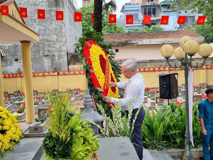 Phường Đại Mỗ tri ân các anh hùng liệt sỹ tại Nghĩa trang Liệt sỹ 
Đại Mỗ - Tây Mỗ
- Ảnh 2.