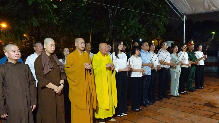 Lễ Thắp nến tri ân kỷ niệm 78 năm Ngày Thương binh - Liệt sĩ (27/7/1947 - 27/7/2025)- Ảnh 1.