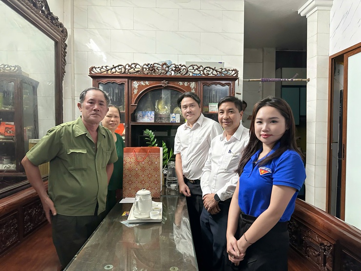 Phường Đại Mỗ thăm, tặng quà các gia đình chính sách tiêu biểu- Ảnh 15.
