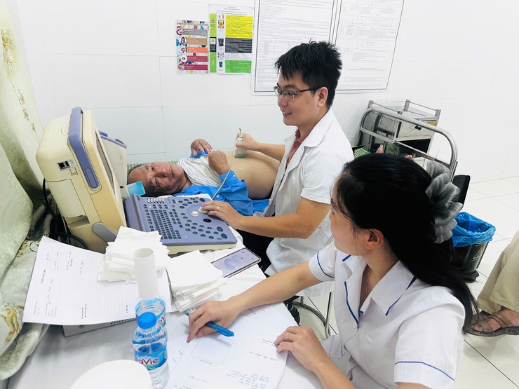 Xã Bình Minh tổ chức khám, tư vấn sức khỏe, cấp thuốc miễn phí cho người có công với cách mạng- Ảnh 9.