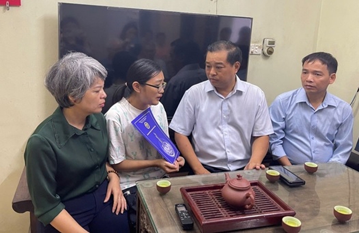 Lãnh đạo Sở Y tế Hà Nội thăm hỏi, động viên gia đình, nạn nhân bị ảnh hưởng do vụ lật tàu tại Quảng Ninh- Ảnh 6.