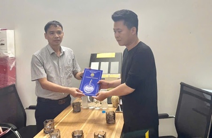 Thăm hỏi, động viên gia đình, nạn nhân bị ảnh hưởng do vụ lật tàu tại Hạ Long, Quảng Ninh- Ảnh 3.