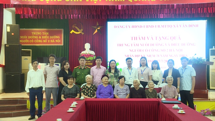 XÃ VÂN ĐÌNH TRAO TẶNG NHỮNG PHẦN QUÀ NHÂN KỶ 78 NĂM NGÀY THƯƠNG BINH – LIỆT SỸ- Ảnh 3.