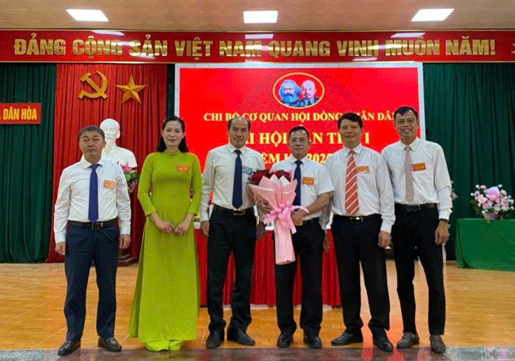 ĐẠI HỘI CHI BỘ CƠ QUAN HỘI ĐỒNG NHÂN DÂN XÃ DÂN HÒA THÀNH CÔNG TỐT ĐẸP- Ảnh 1.