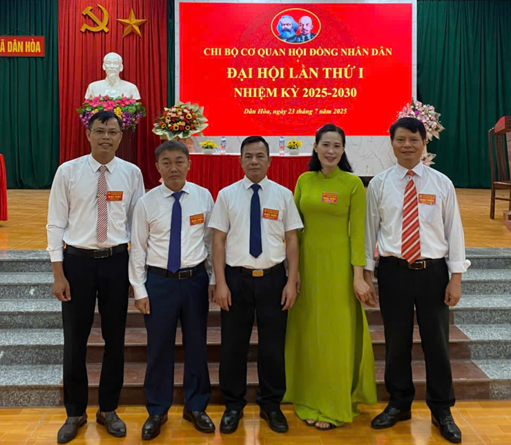 ĐẠI HỘI CHI BỘ CƠ QUAN HỘI ĐỒNG NHÂN DÂN XÃ DÂN HÒA THÀNH CÔNG TỐT ĐẸP- Ảnh 2.