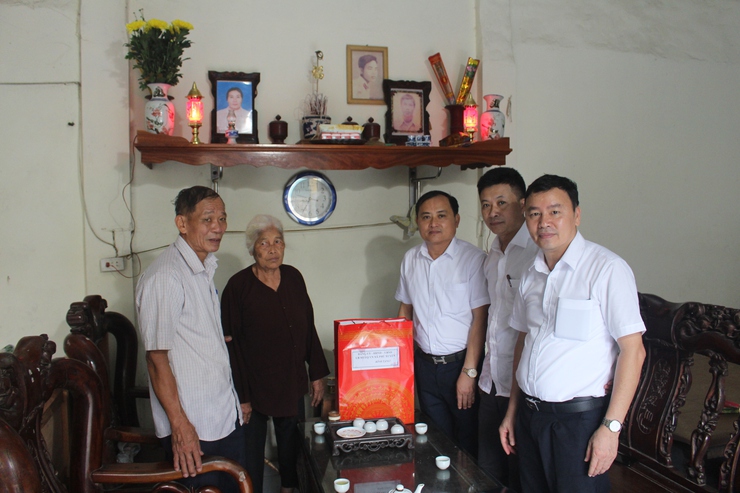 Hoạt động "Uống nước nhớ nguồn" nhân dịp Kỷ niệm Ngày Thương binh liệt sĩ 27/7 của xã Phú Xuyên- Ảnh 4.