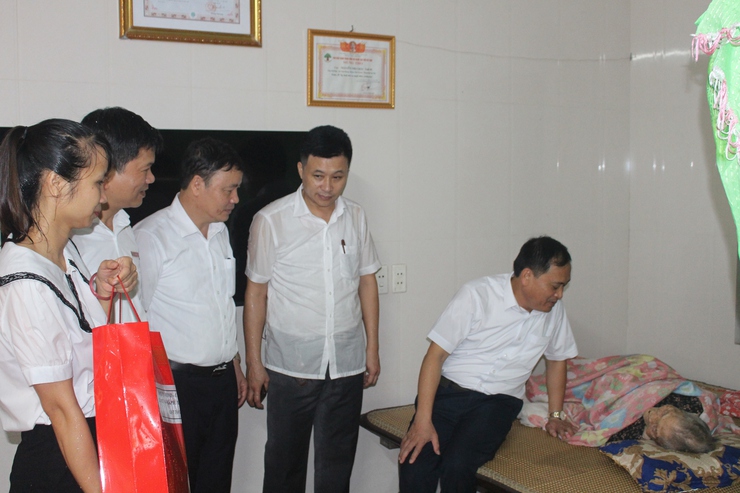 Hoạt động "Uống nước nhớ nguồn" nhân dịp Kỷ niệm Ngày Thương binh liệt sĩ 27/7 của xã Phú Xuyên- Ảnh 5.