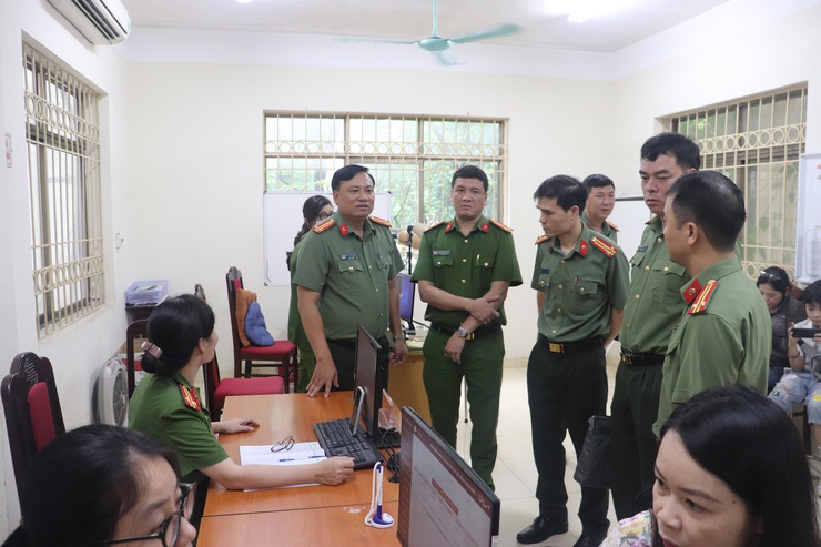 Công an Hà Nội: Kiểm tra thực tế tại Công an phường Đống Đa và Công an phường Ô Chợ Dừa- Ảnh 2.