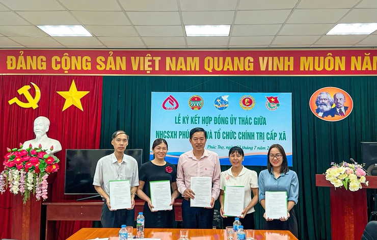 Phòng giao dịch Ngân hàng Chính sách xã hội Phúc Thọ tổ chức ký kết Hợp đồng ủy thác với các Hội đoàn thể nhận ủy thác các xã Phúc Thọ, Hát Môn, Phúc Lộc- Ảnh 3.