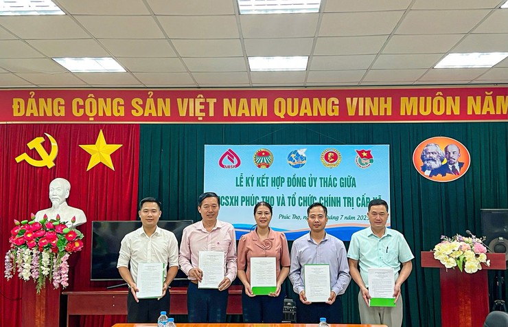 Phòng giao dịch Ngân hàng Chính sách xã hội Phúc Thọ tổ chức ký kết Hợp đồng ủy thác với các Hội đoàn thể nhận ủy thác các xã Phúc Thọ, Hát Môn, Phúc Lộc- Ảnh 2.