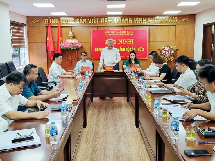 BCH Đảng bộ phường xem xét thông qua Chương trình công tác và Kế hoạch phát triển kinh tế- xã hội, quốc phòng - an ninh 6 tháng cuối năm- Ảnh 1.