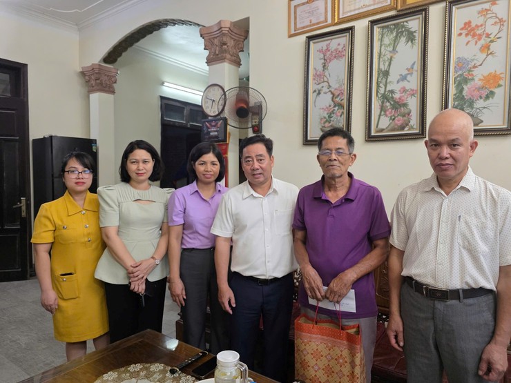 Phường Đại Mỗ thăm, tặng quà các gia đình chính sách tiêu biểu- Ảnh 13.